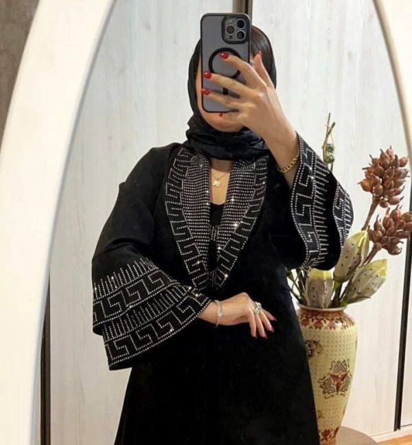 مانتو شلوار زنانه مجلسی و شیک ورساچ 437023 - Image 4