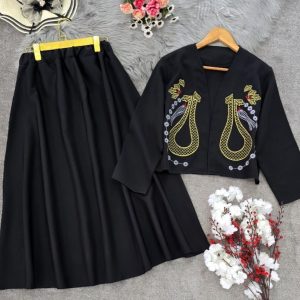 ست زنانه ودخترانه کت و دامن محرمی 884980